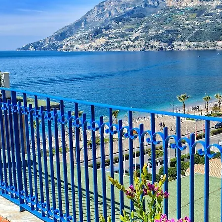 A Terrace On The Sea Apartment