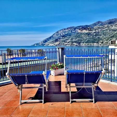 Apartment A Terrace On The Sea